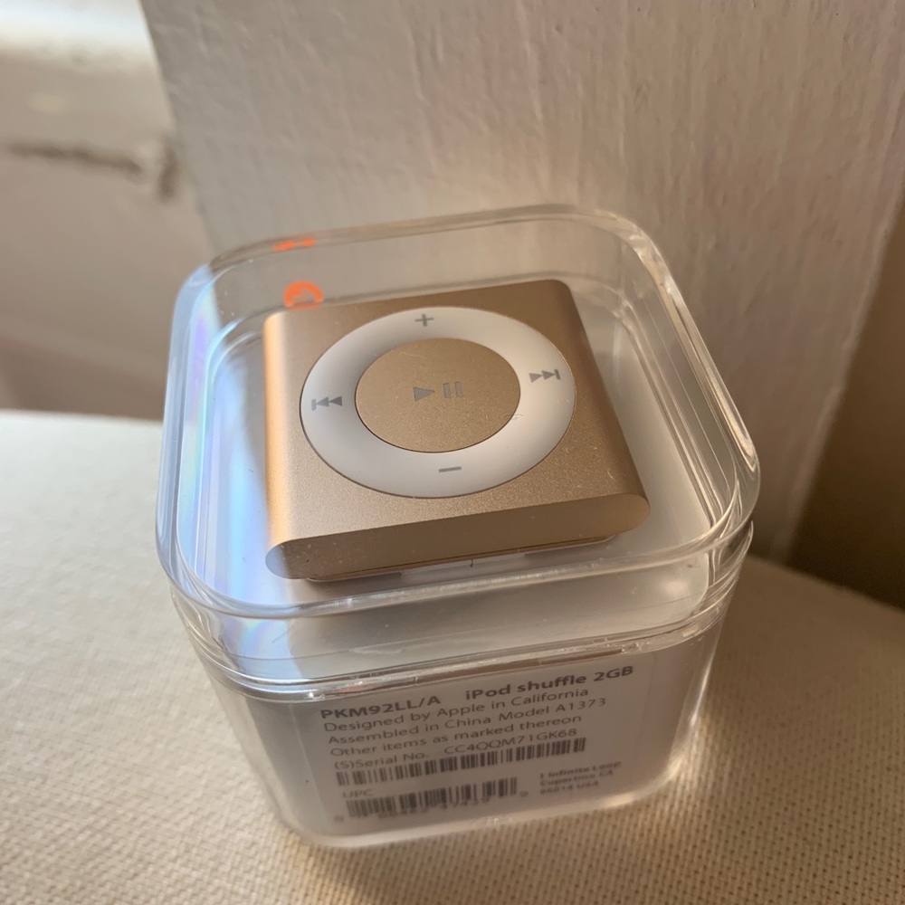5th gen 2gb iPod shuffle - brand new